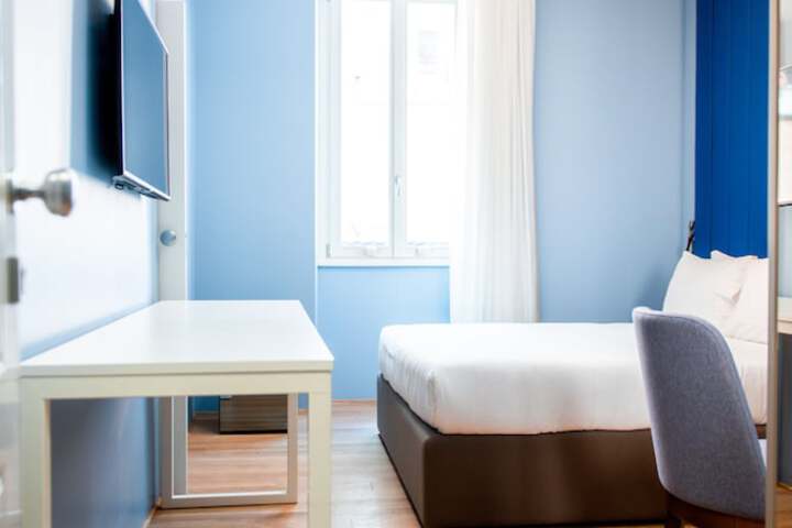 Room 44 of 188