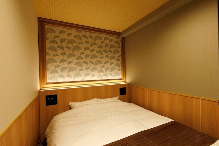 Room 16 of 38