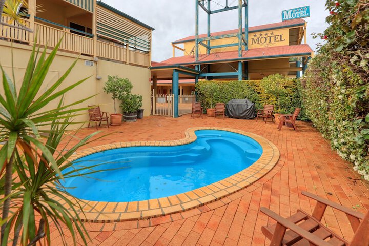 Hotel with Pool