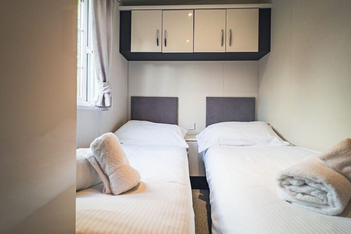 Room 2 of 31