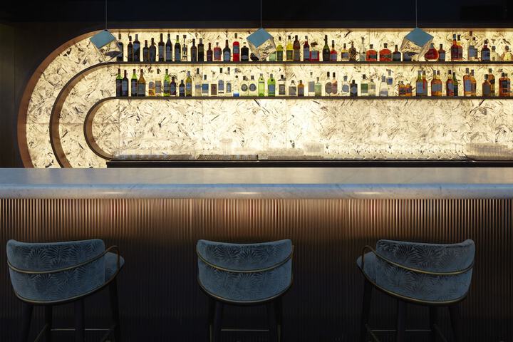 Lounge 81 of 116