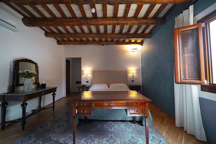 Room 25 of 52