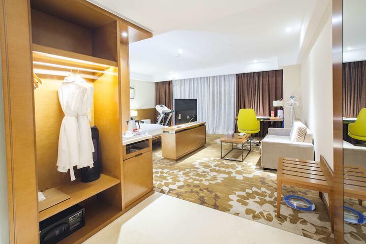 Room 17 of 43