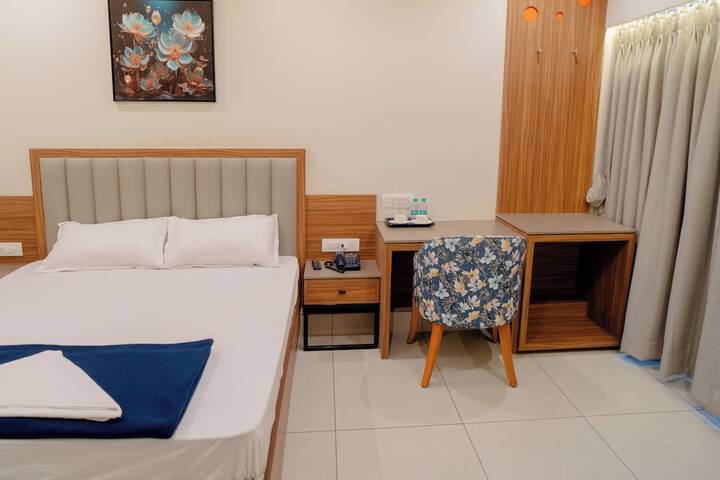 Room 6 of 25