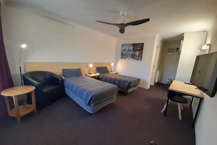 Room 6 of 6
