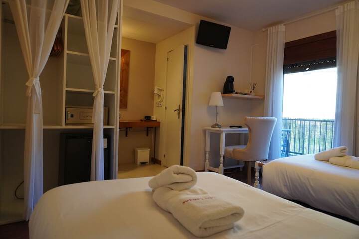 Room 7 of 42