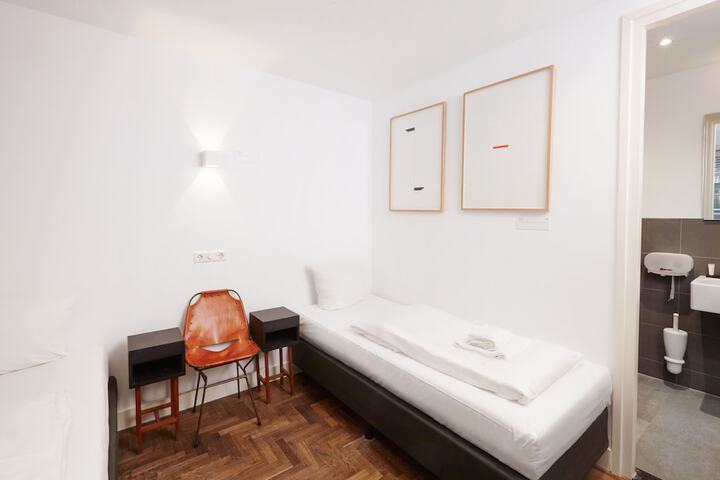 Room 63 of 137