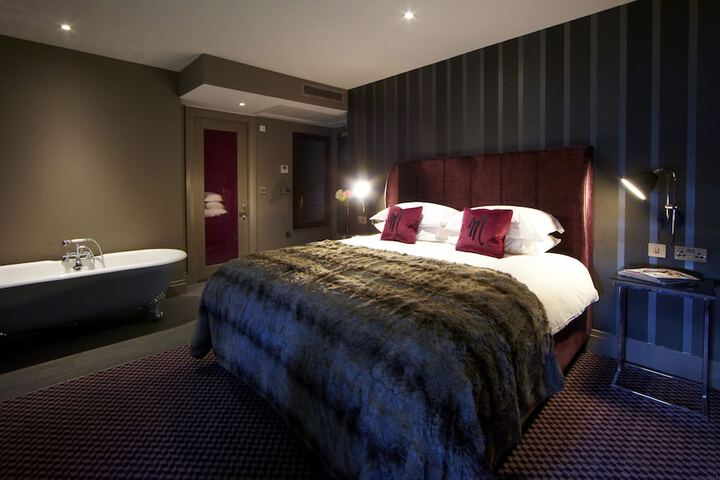 Room 17 of 90