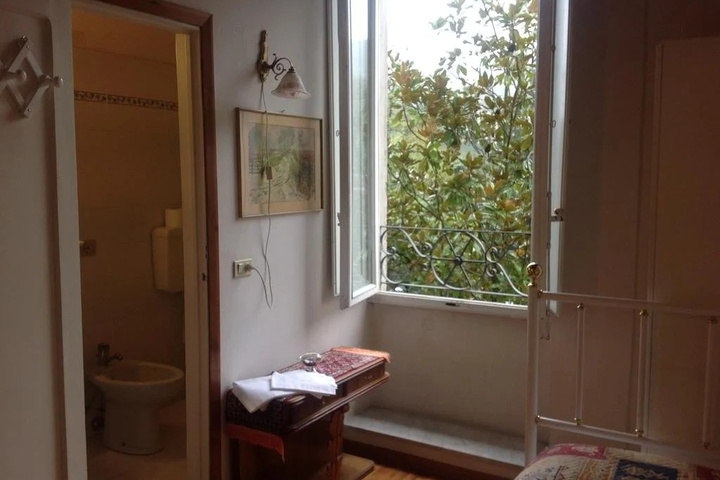 Room 7 of 19