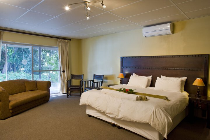 Room 4 of 28