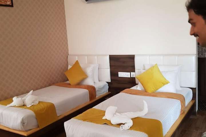 Room 5 of 9