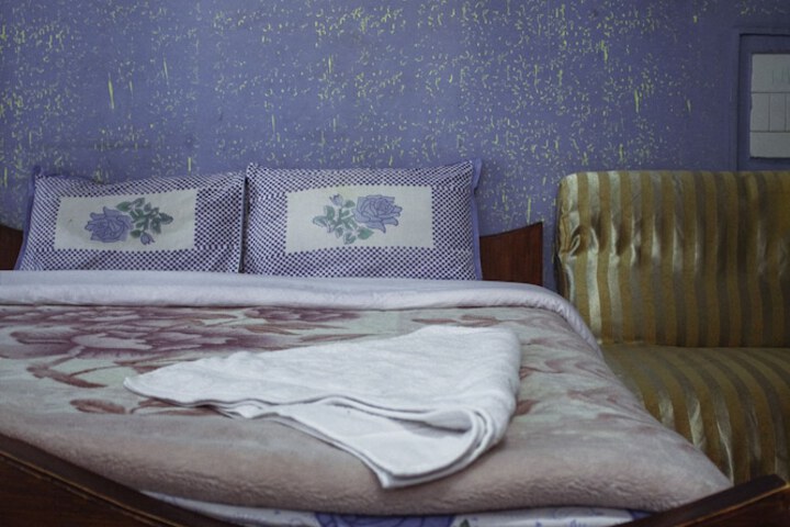 Room 4 of 28