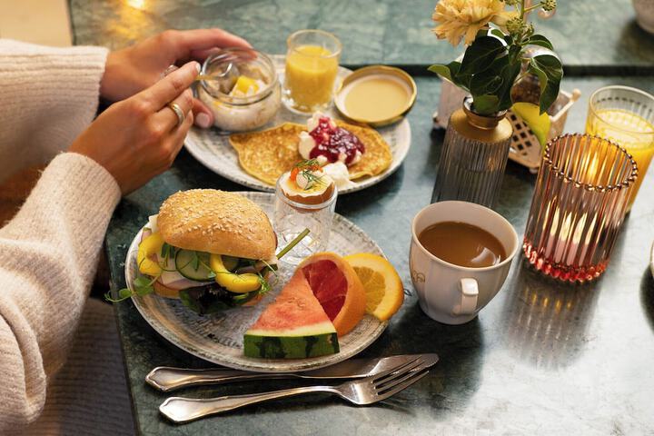 Breakfast/Coffee Service 74 of 97