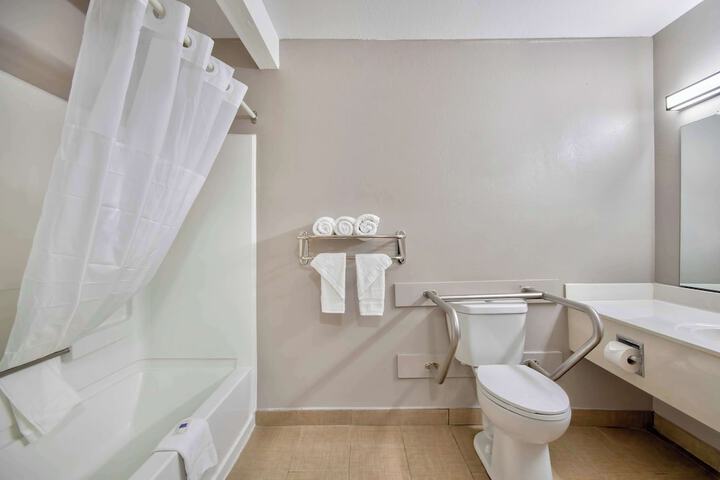 Room 12 of 25
