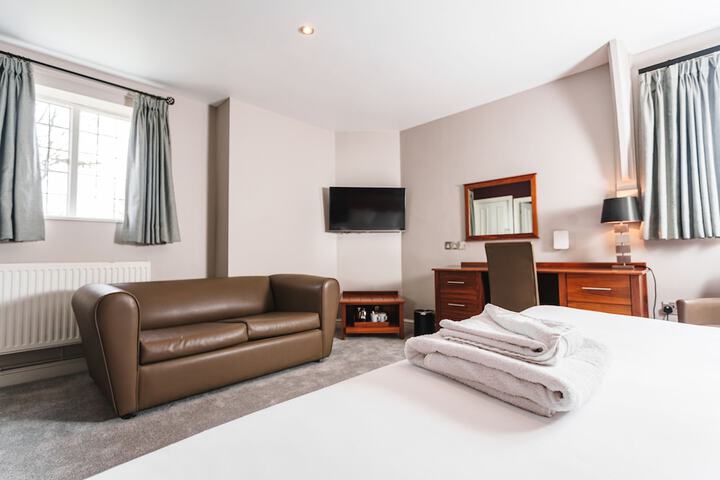 Room 3 of 37