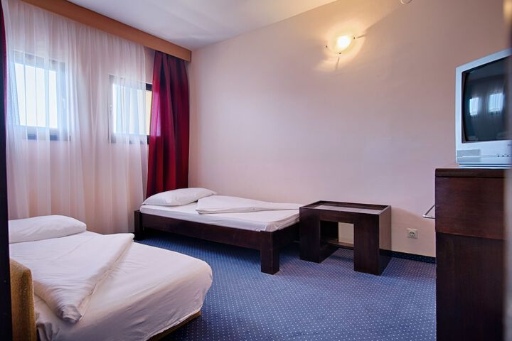 Room 14 of 48