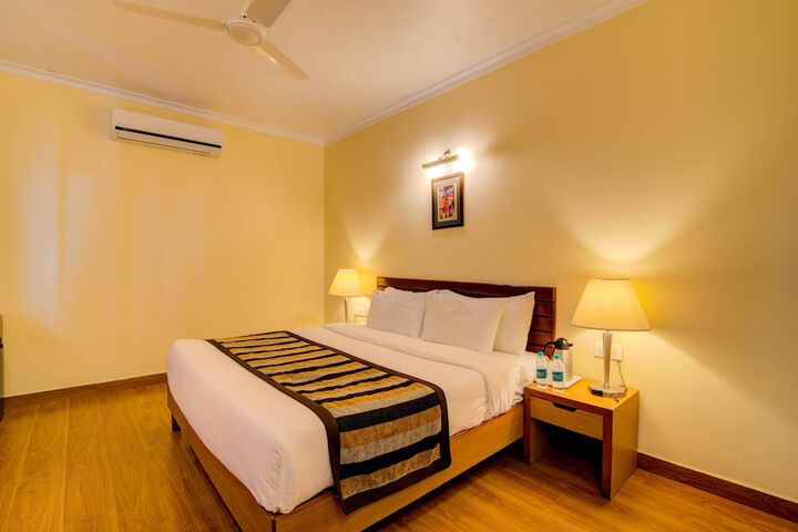 Room 7 of 32