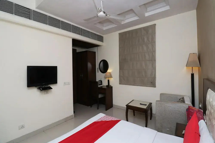 Room 5 of 17