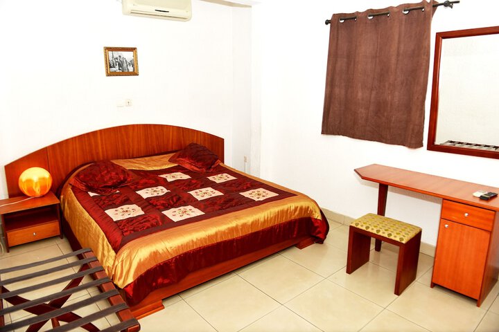 Room 10 of 25