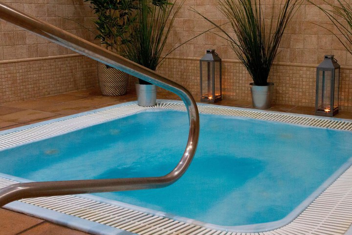 Hotel with Pool