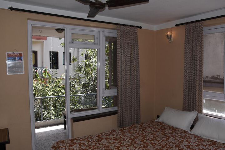 Room 27 of 66