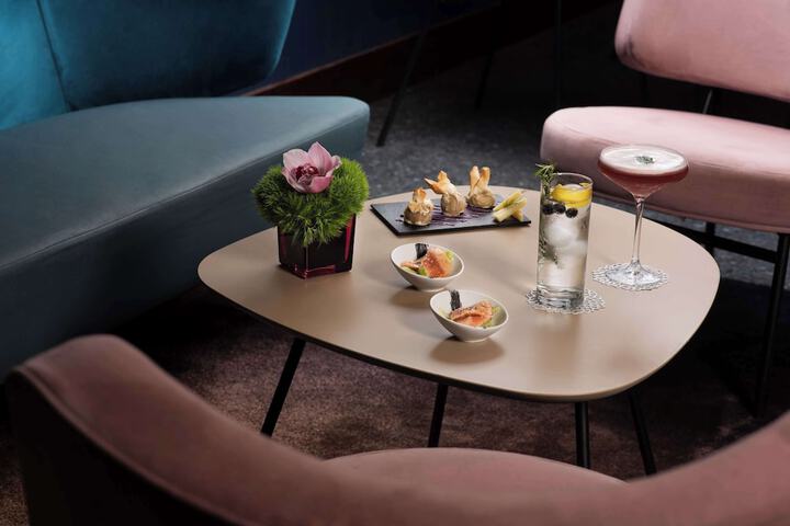 Lounge 69 of 79