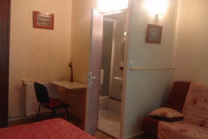 Room 9 of 15