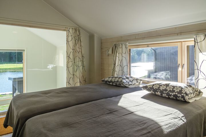 Room 4 of 38