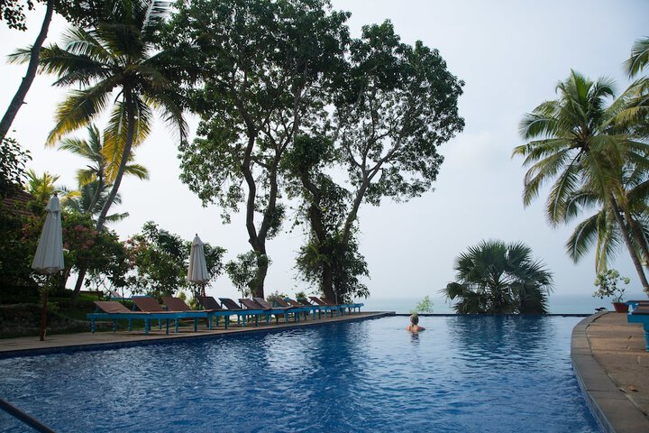 Hotel with Pool