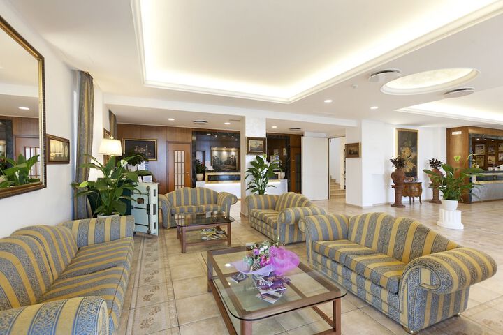 Entrance & Lobby