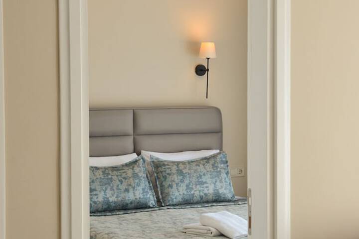 Room 37 of 104