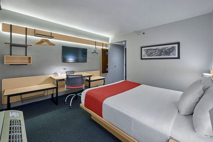 Room 9 of 51