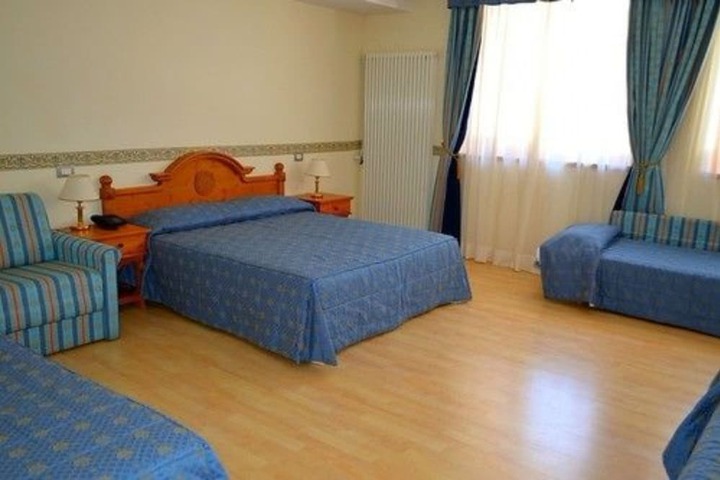 Room 5 of 73