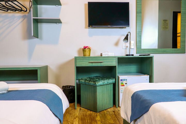 Room 8 of 114