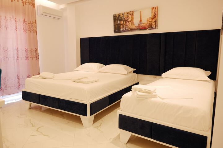 Room 10 of 38
