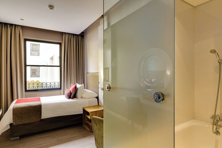 Room 28 of 125