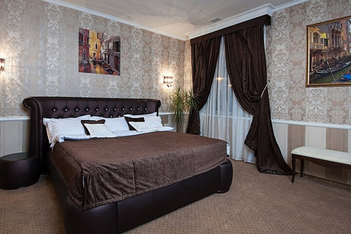 Room 13 of 36