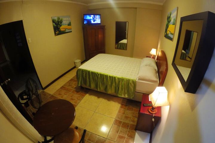 Room 6 of 28
