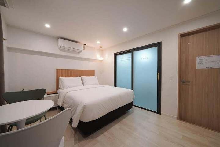 Room 3 of 41