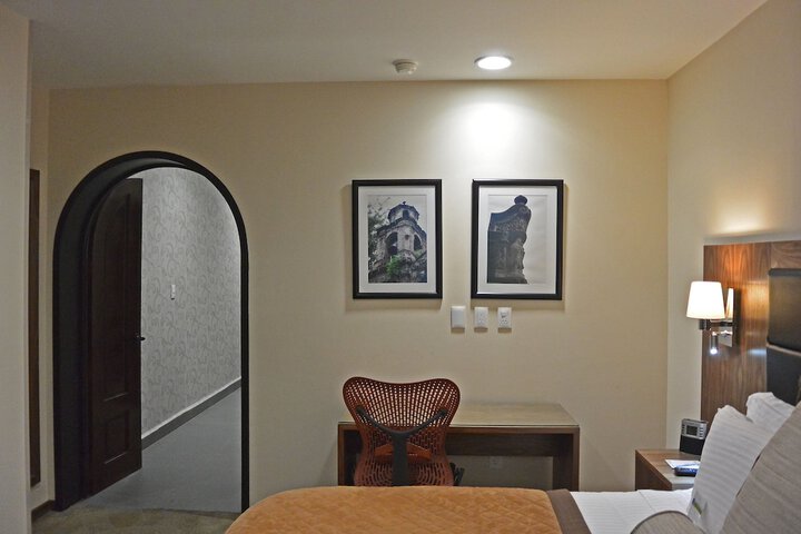 Room 8 of 84