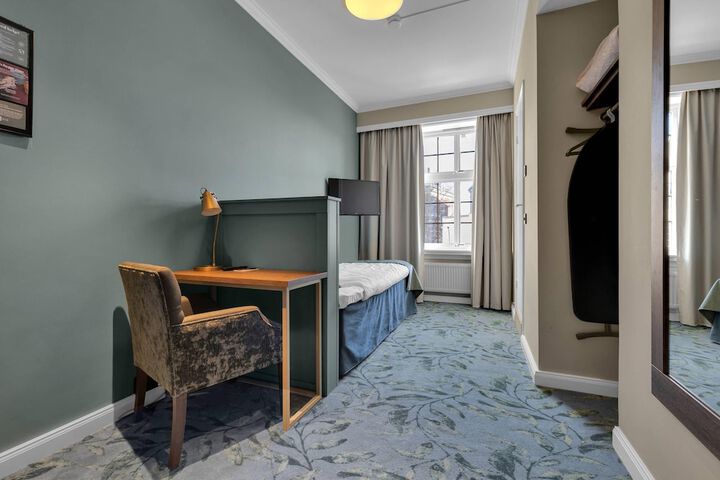 Room 30 of 76