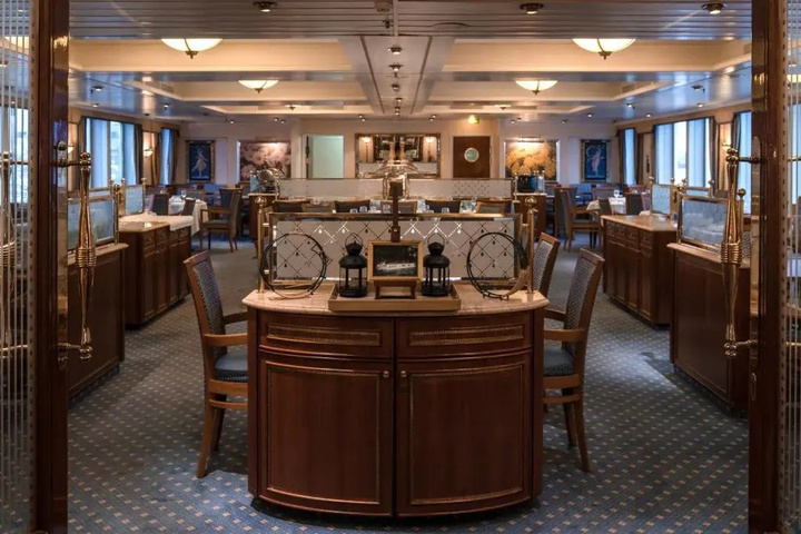 Dining 12 of 15