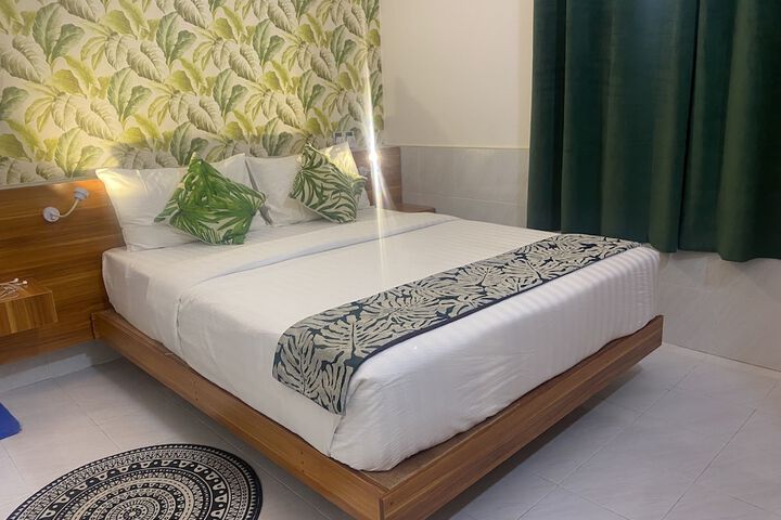 Room 2 of 38