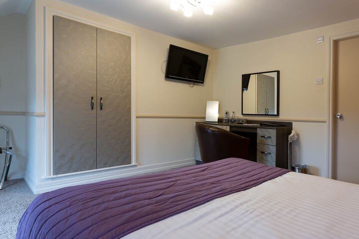 Room 13 of 32