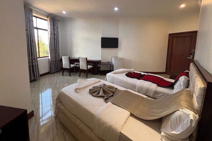 Room 9 of 37