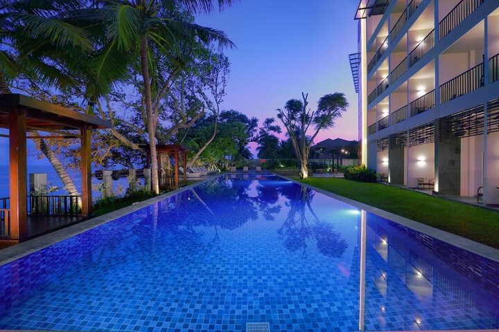 Hotel Pool