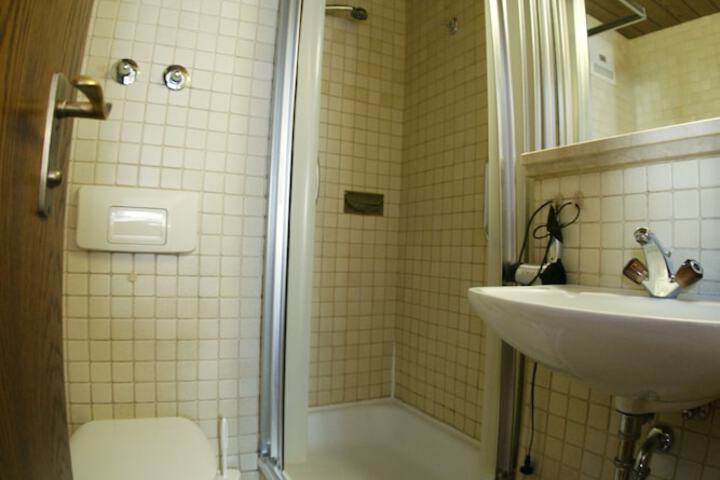 Room 45 of 65