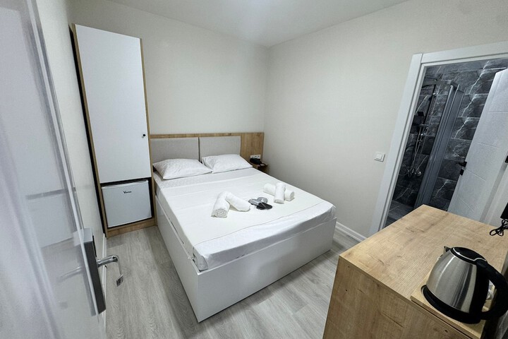Room 17 of 35