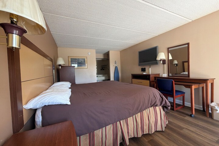 Room 12 of 38