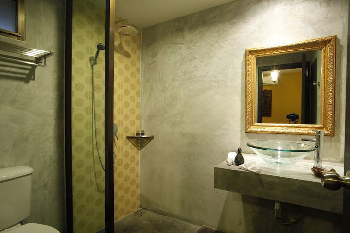 Room 53 of 65